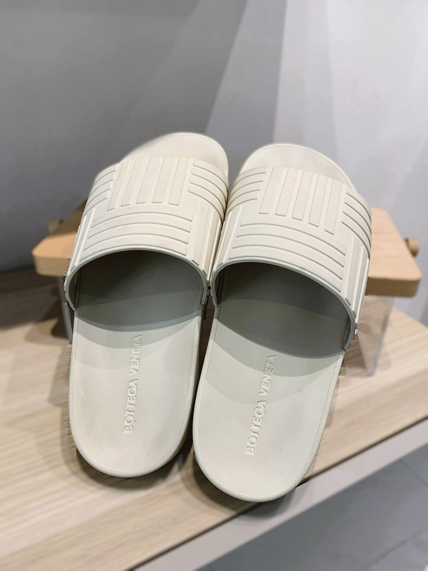 Bottega Veneta Sea Salt Rubber Slide 40 Men Sandals