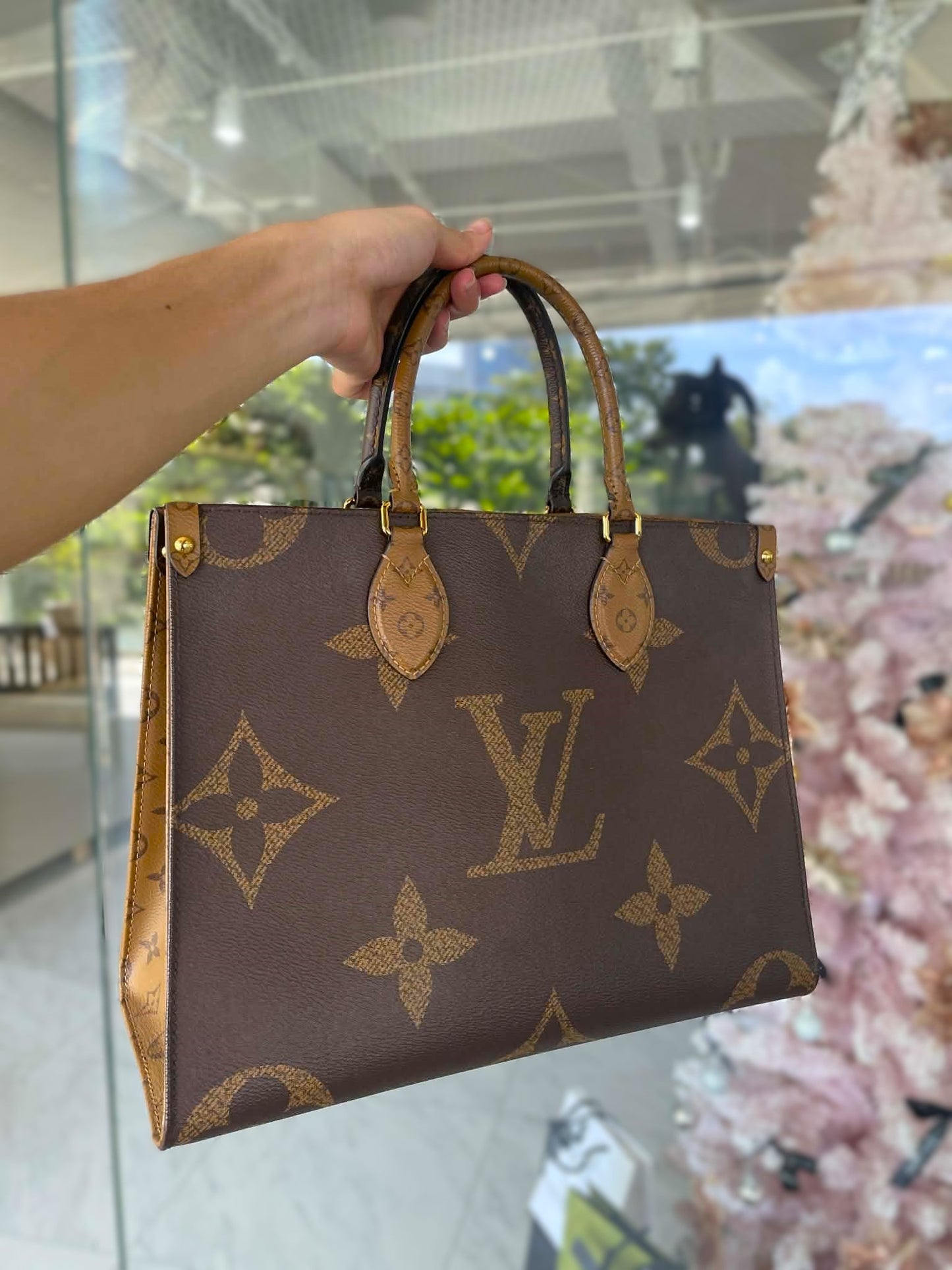 Louis Vuitton OnTheGo