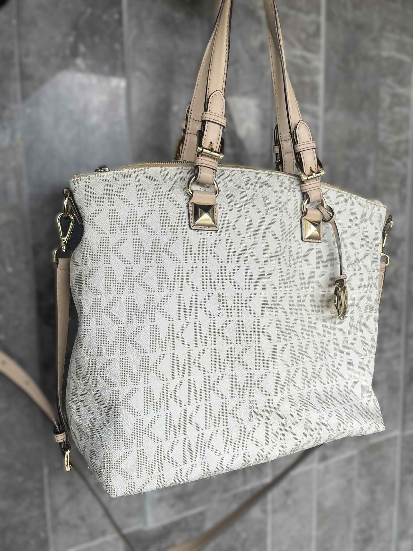 Michael Kors Jetset Monogram