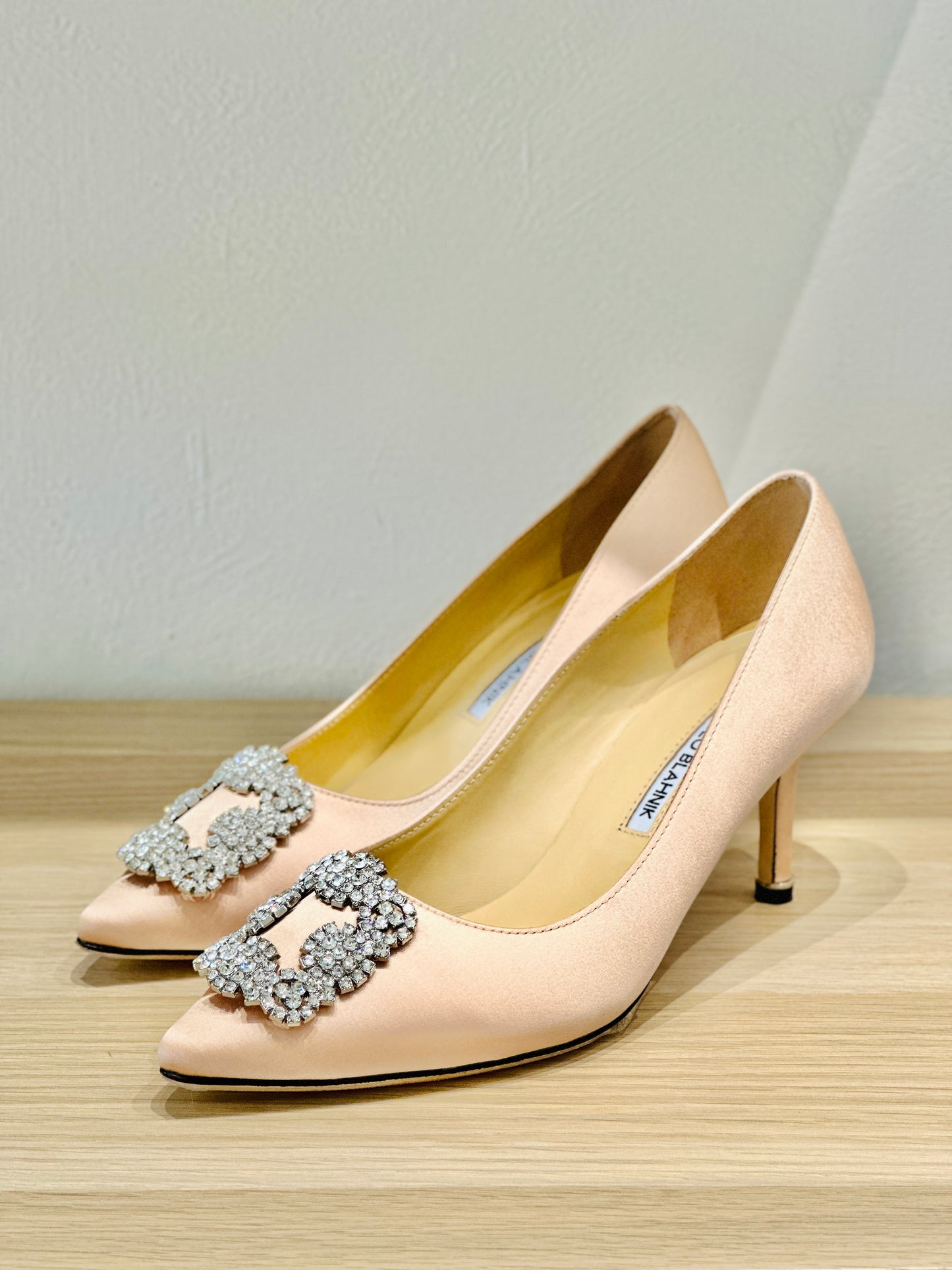 Manolo Blahnik Satin Pumps US 8