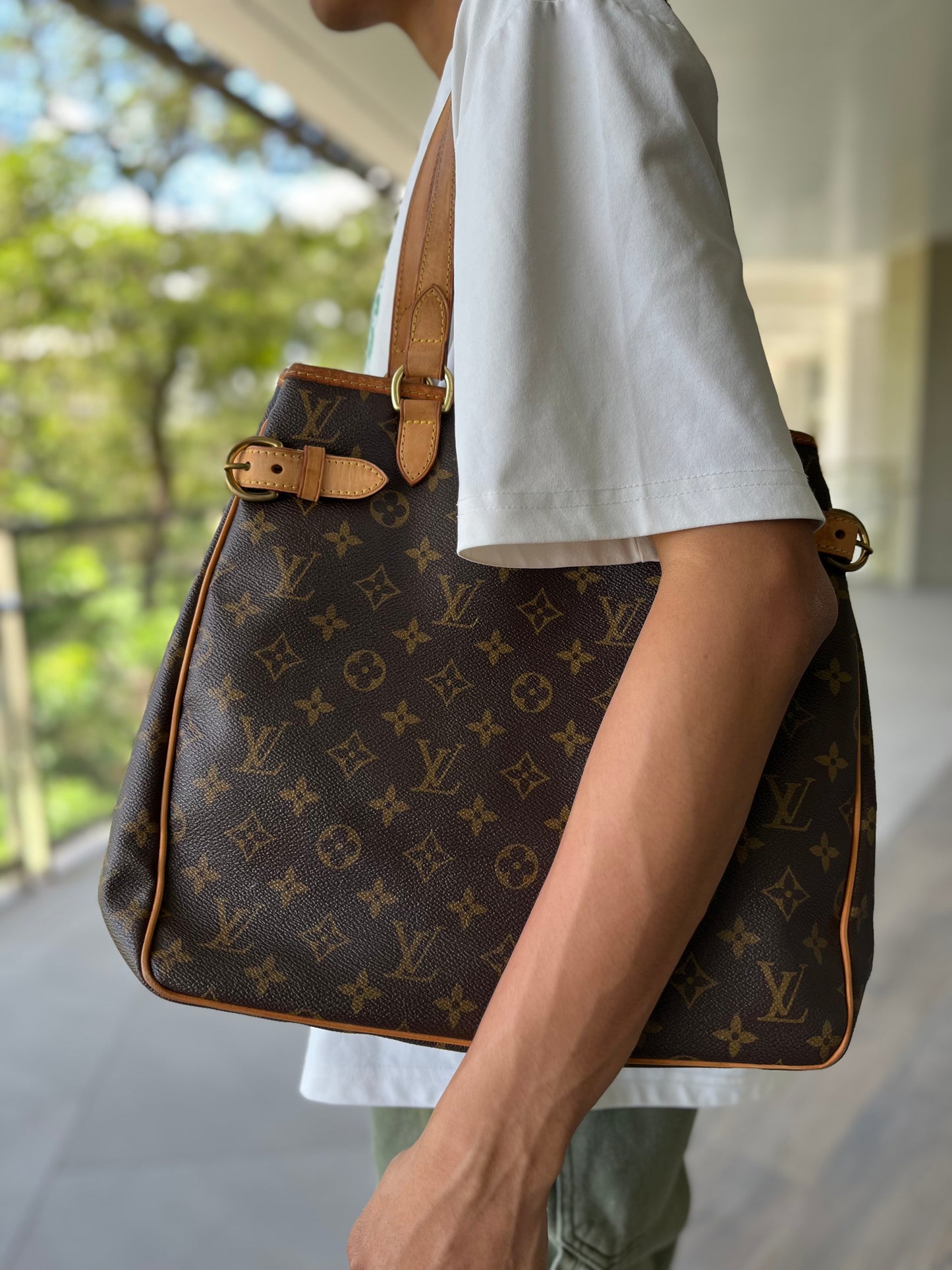 Louis Vuitton Batignolles in Monogram