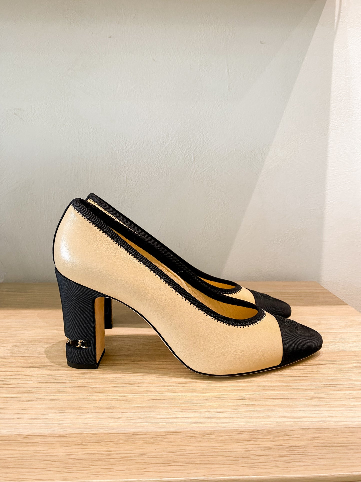 Chanel Bicolor Classic Pumps US 39
