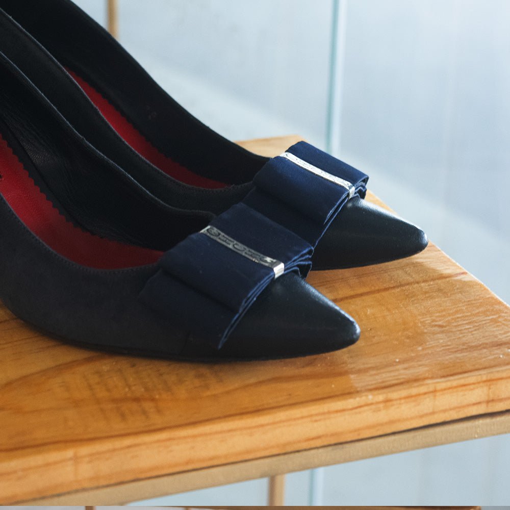 Carolina Herrera Leather and Suede Bow size 39 - Élysée