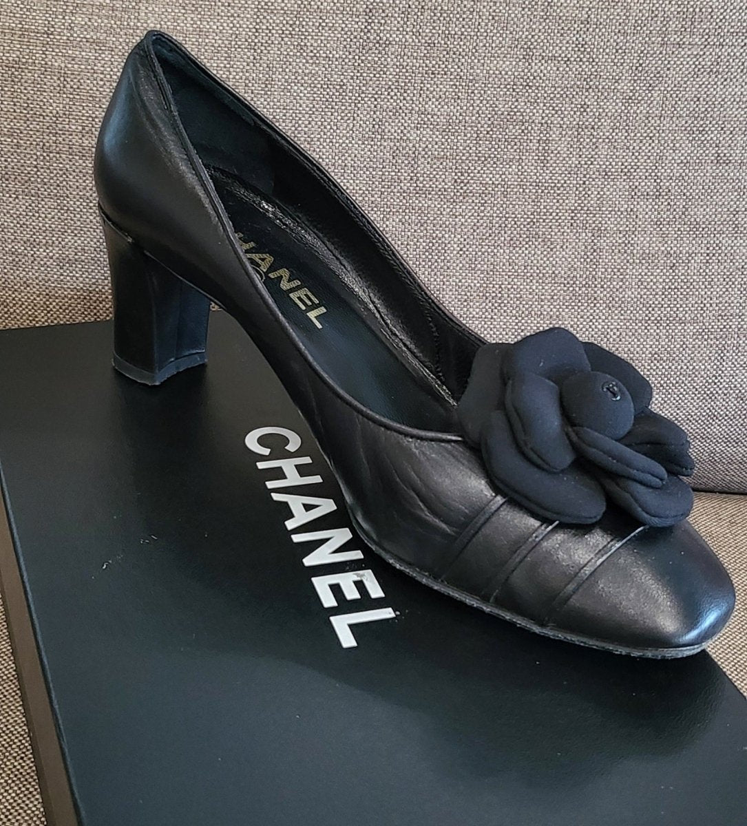 Chanel Black Heels - Élysée
