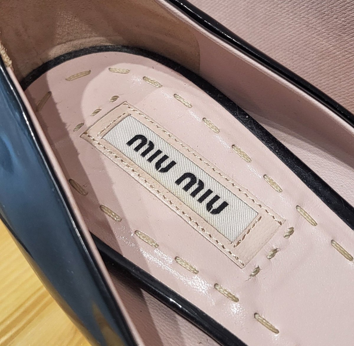 Miu Miu Black Patent Leather Bow Open Toe Heels - Élysée