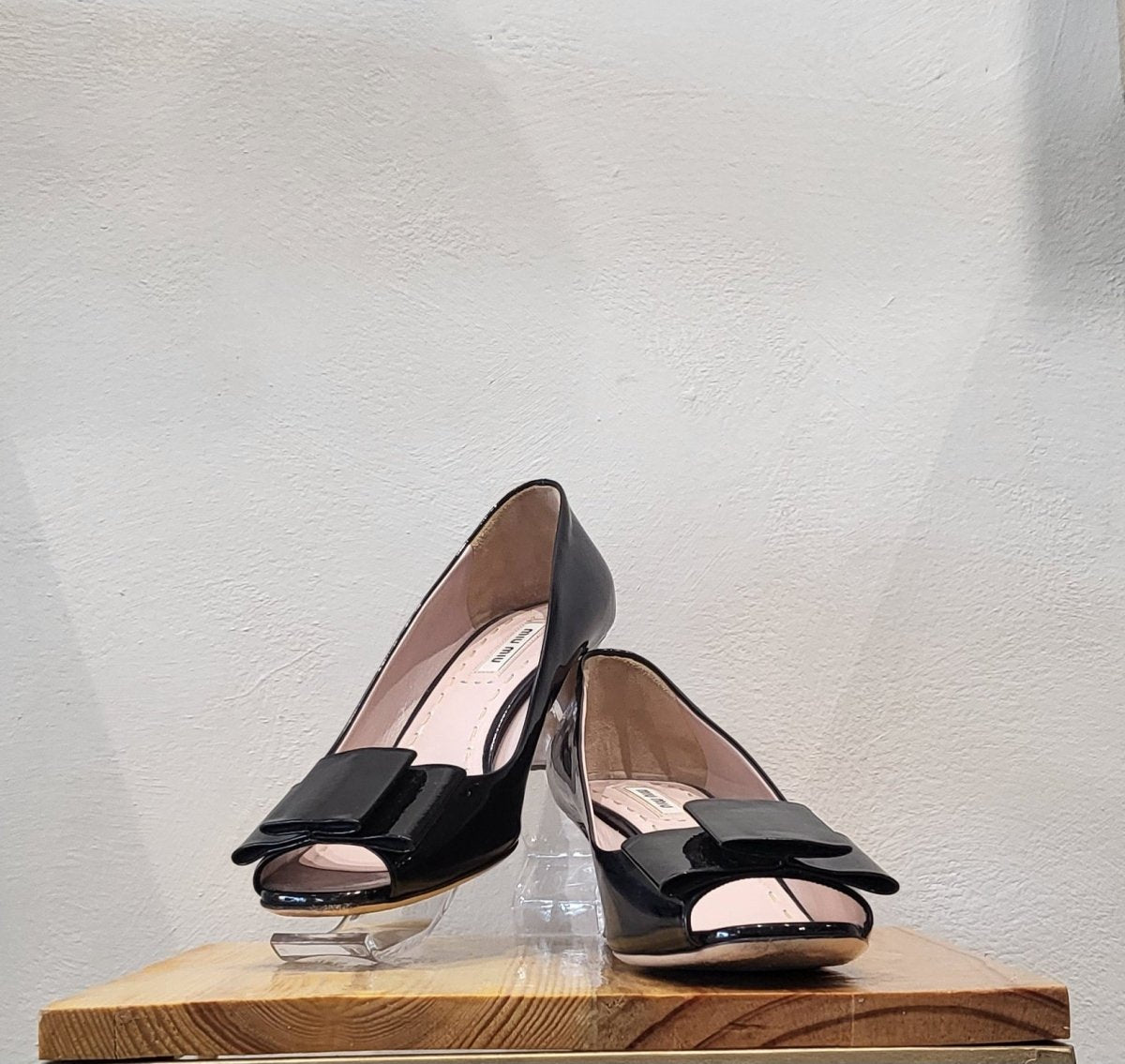 Miu Miu Black Patent Leather Bow Open Toe Heels - Élysée