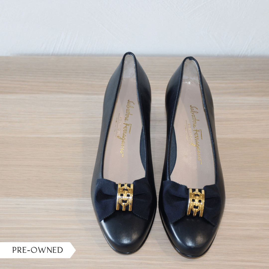 Salvatore Ferragamo Vara Pumps US 37.5 - Élysée