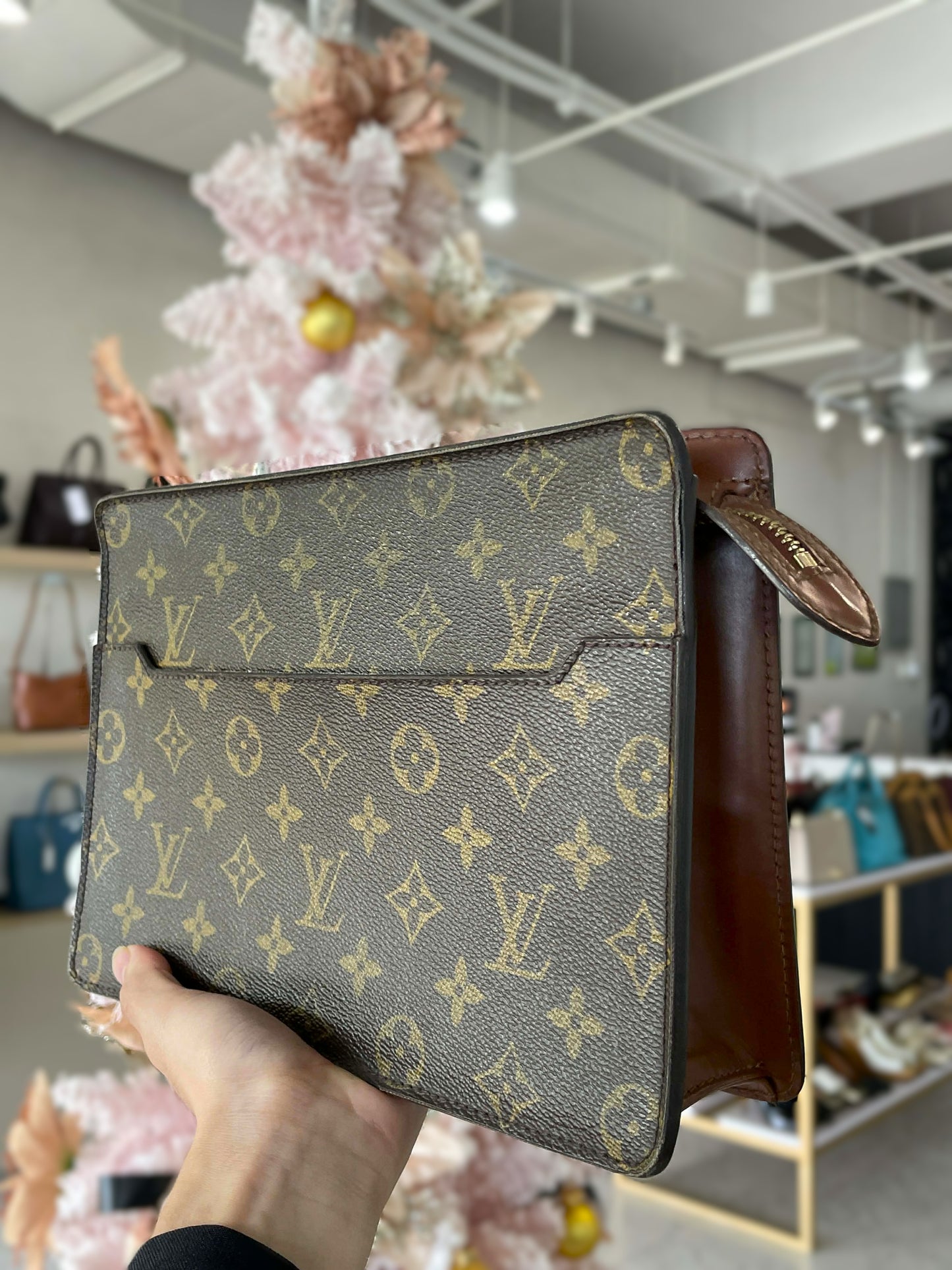 LV Pochette Homme Clutch