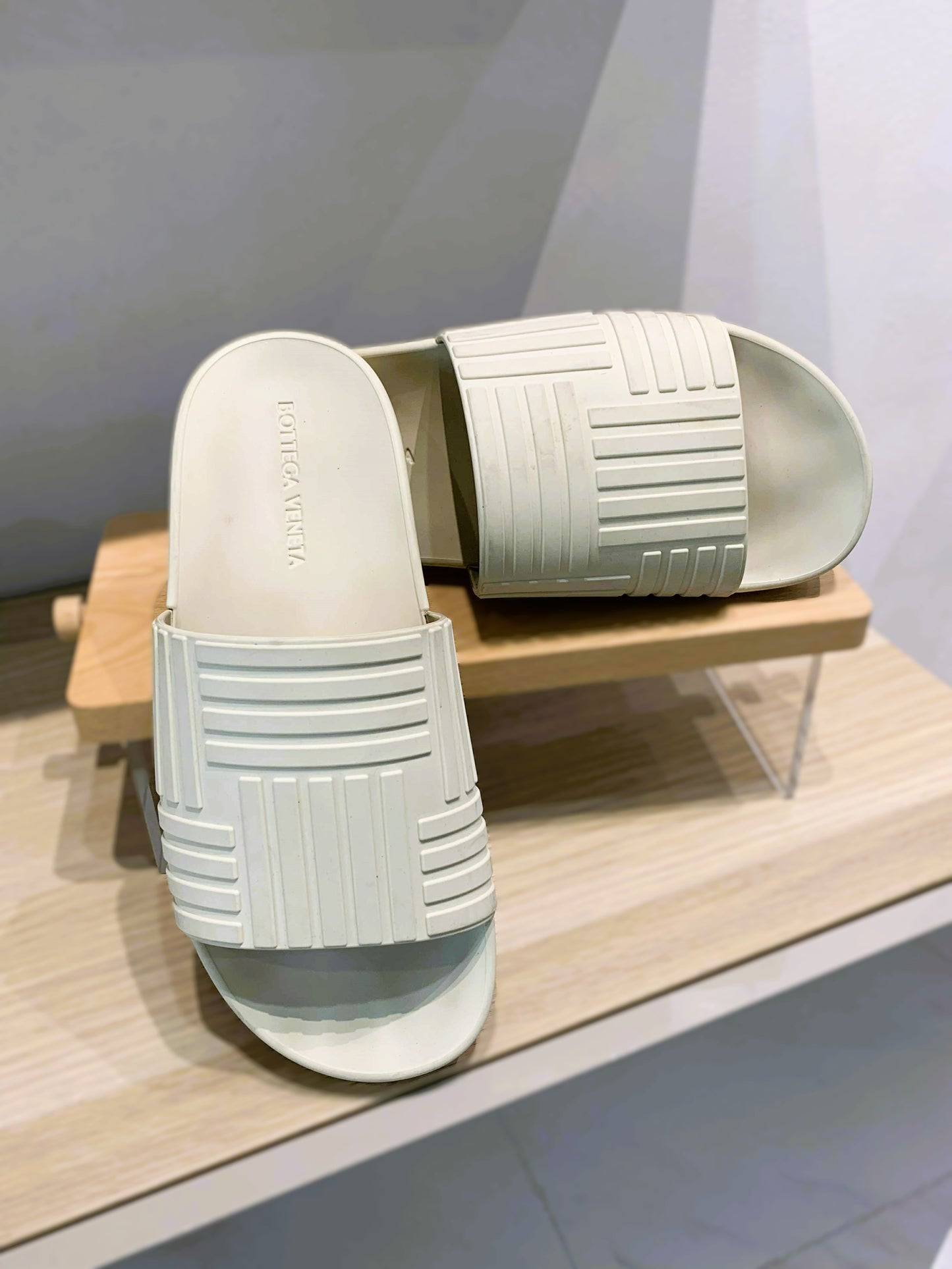 Bottega Veneta Sea Salt Rubber Slide 40 Men Sandals