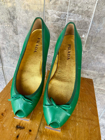 Prada Peep toe in green size 7