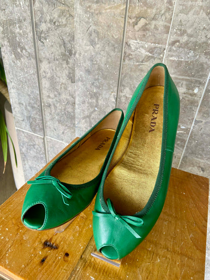 Prada Peep toe in green size 7