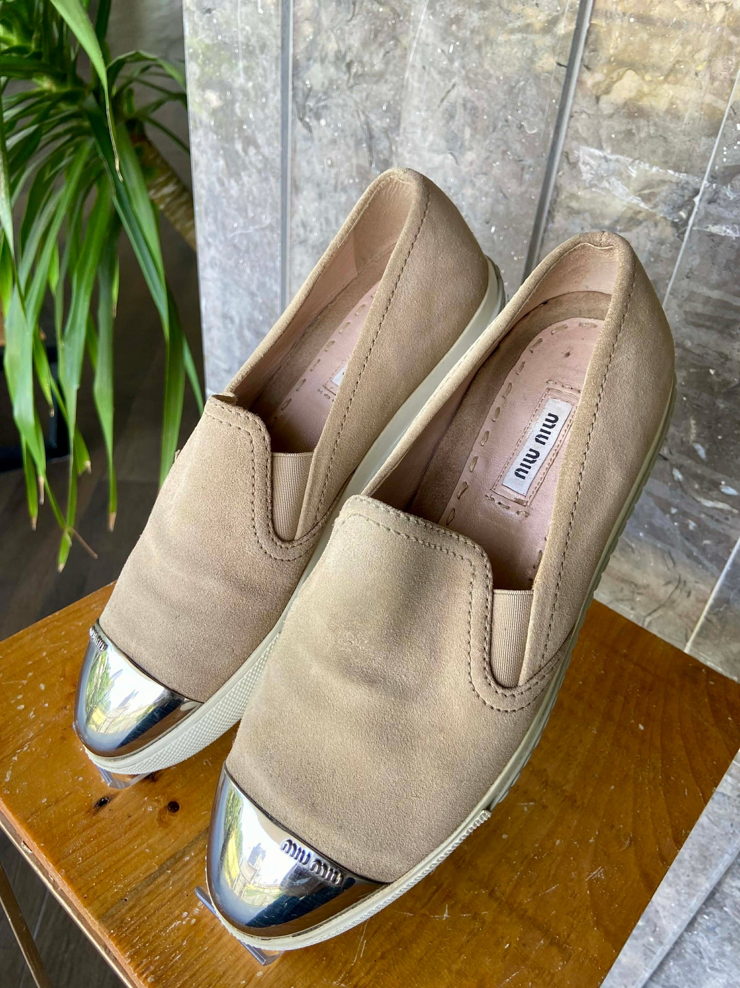 Miumiu Metal cap slip-on size 37