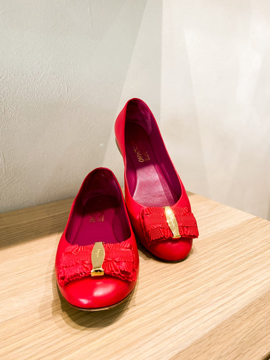 Ferragamo Ballet Shoes US 9