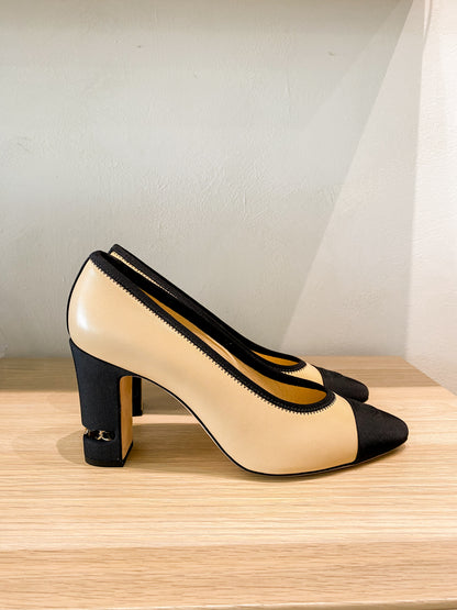 Chanel Bicolor Classic Pumps US 39