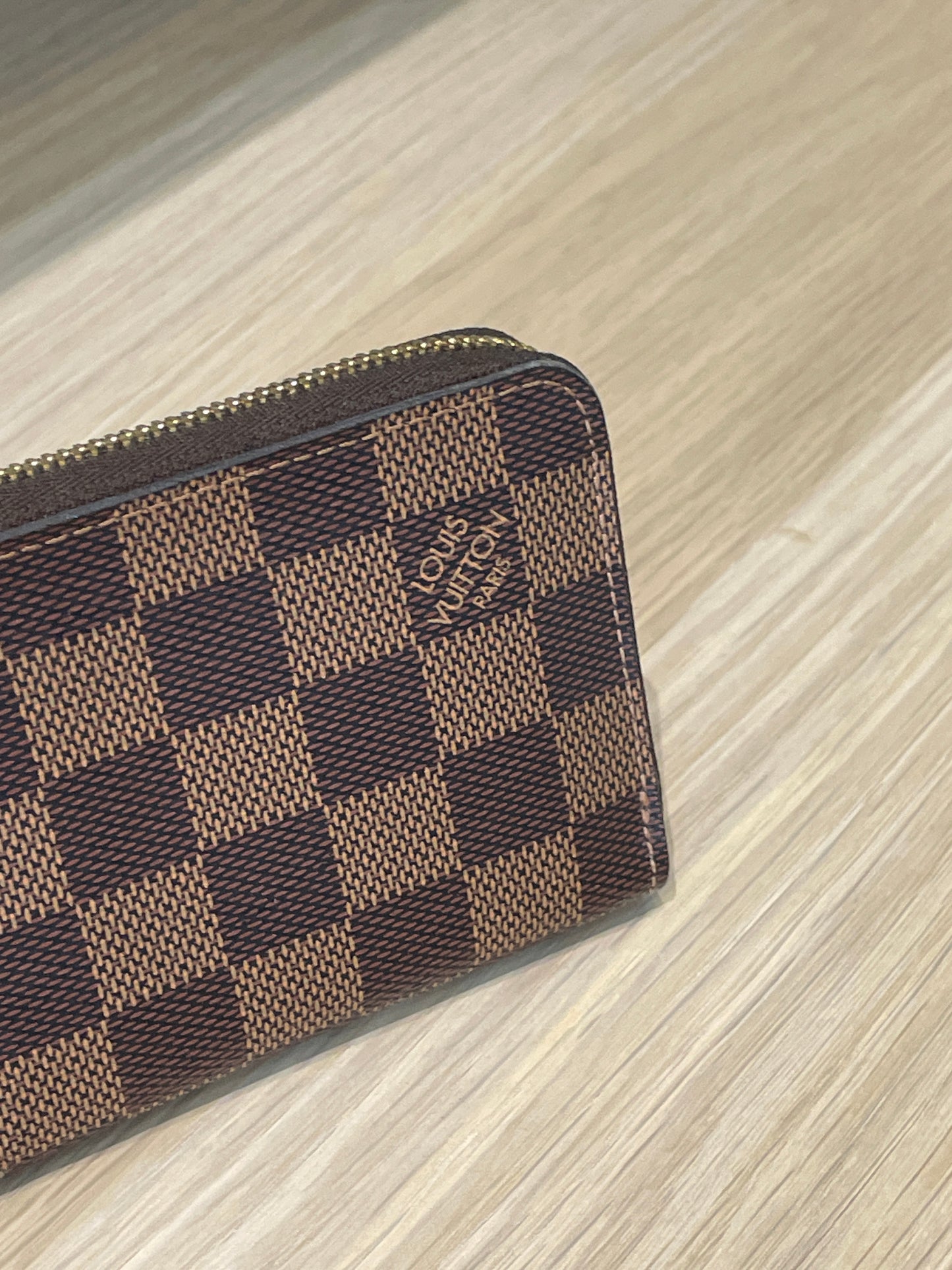 Louis Vuitton Damier Canvas Zippy coin purse
