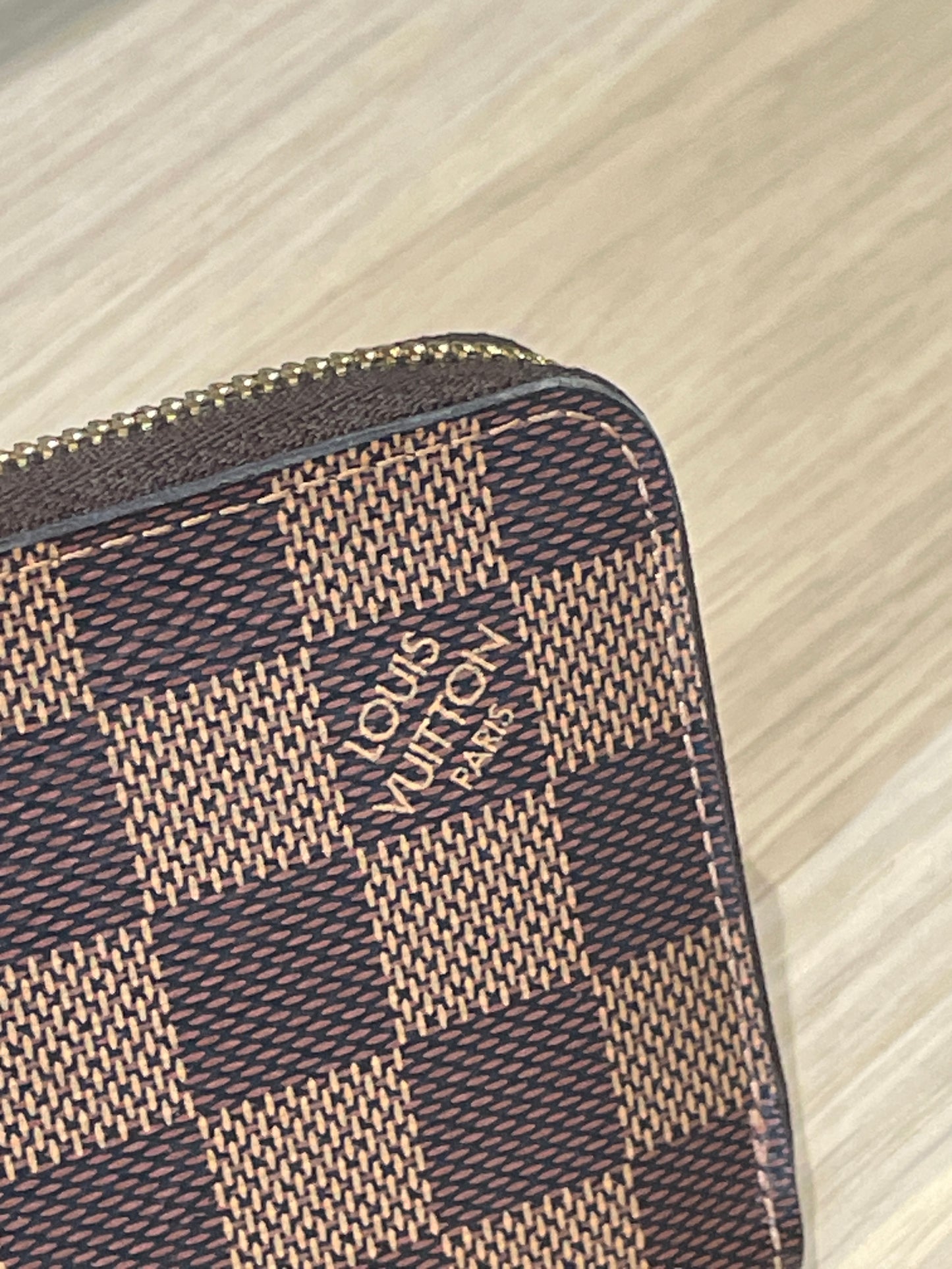 Louis Vuitton Damier Canvas Zippy coin purse