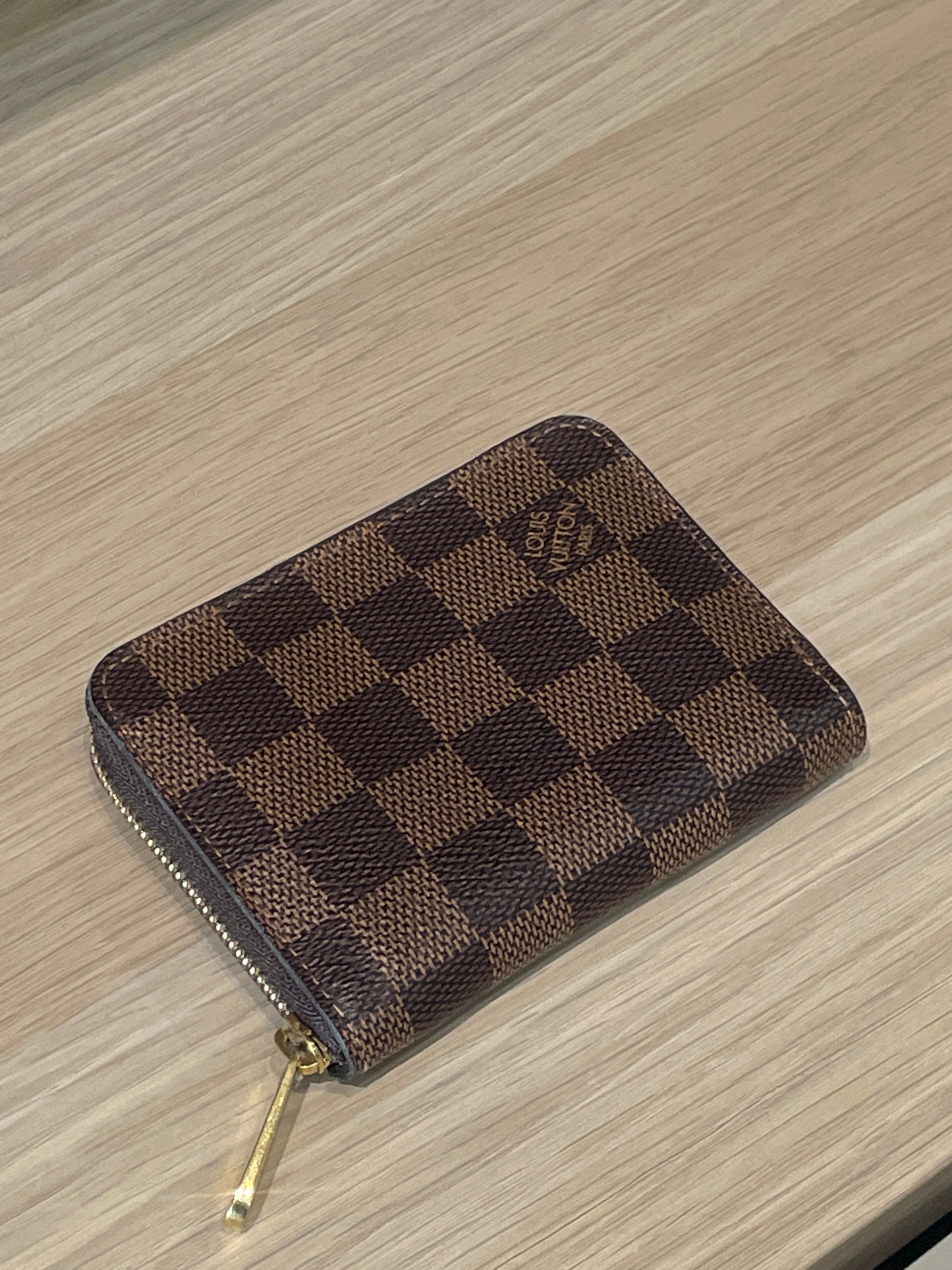 Louis Vuitton Damier Canvas Zippy coin purse