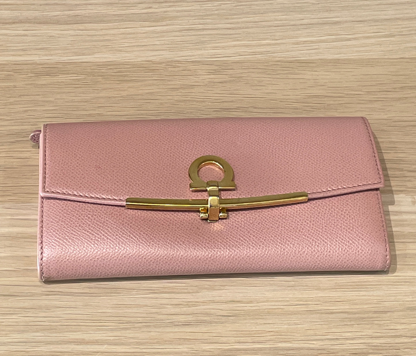 Salvatore Ferragamo Gancini Continental in Pink