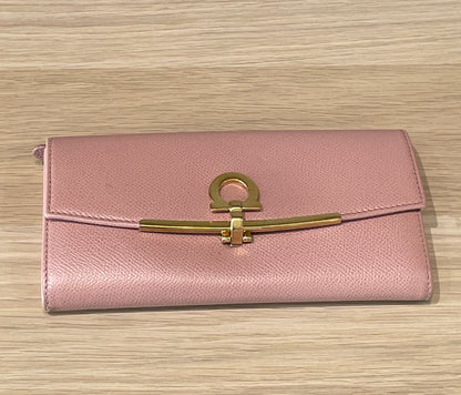 Salvatore Ferragamo Gancini Continental in Pink