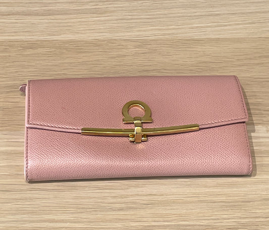 Salvatore Ferragamo Gancini Continental in Pink