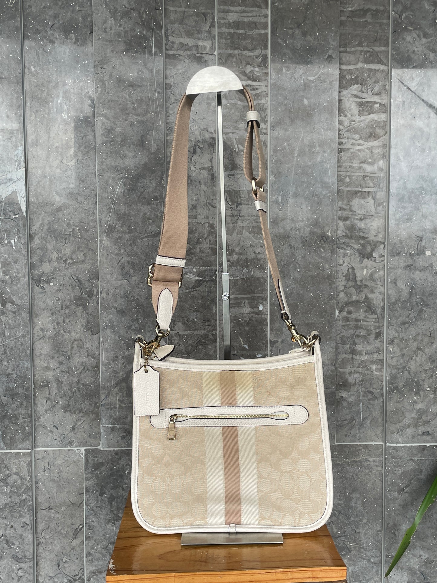 Coach Dempsey File sling Bag