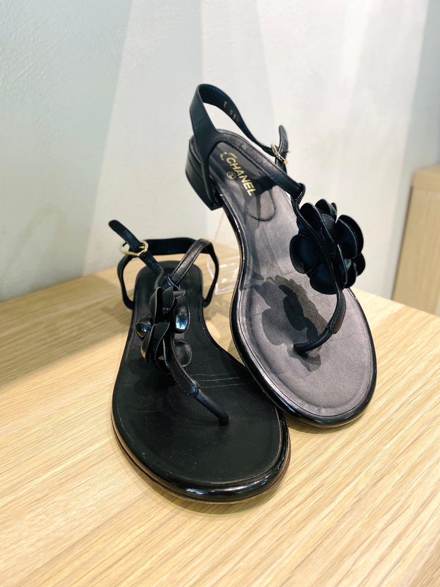 Chanel Black Leather Interlocking CC Camellia T- Straps US 38