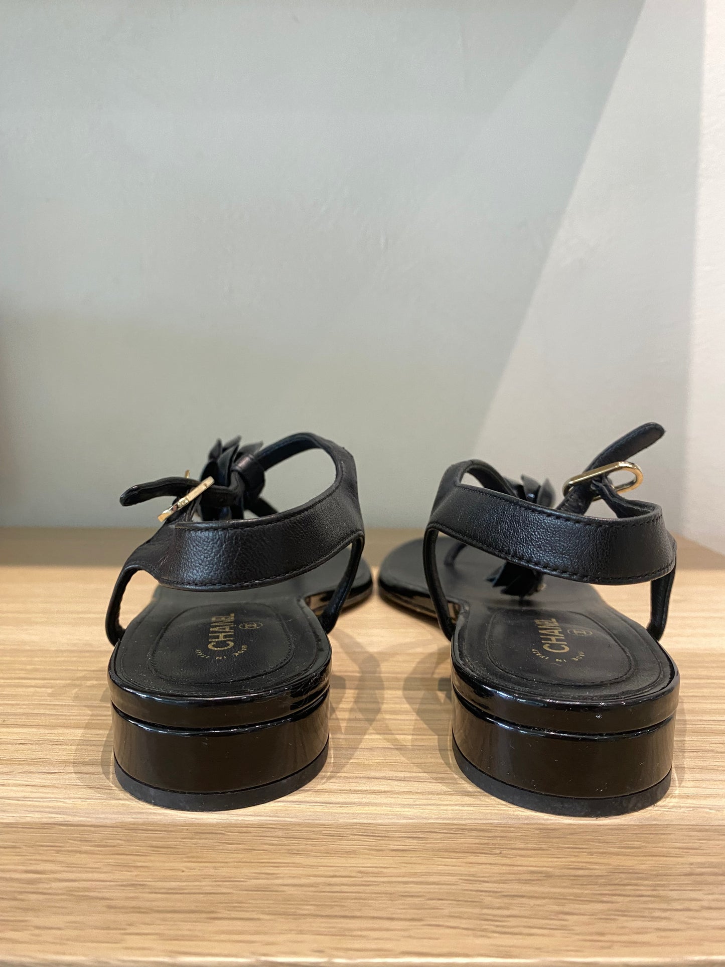 Chanel Black Leather Interlocking CC Camellia T- Straps US 38