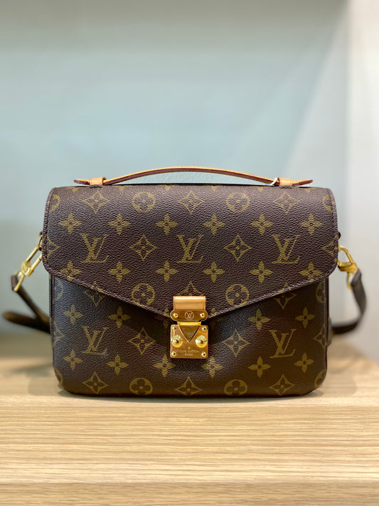 Louis Vuitton Pochette Metis (Microchipped)
