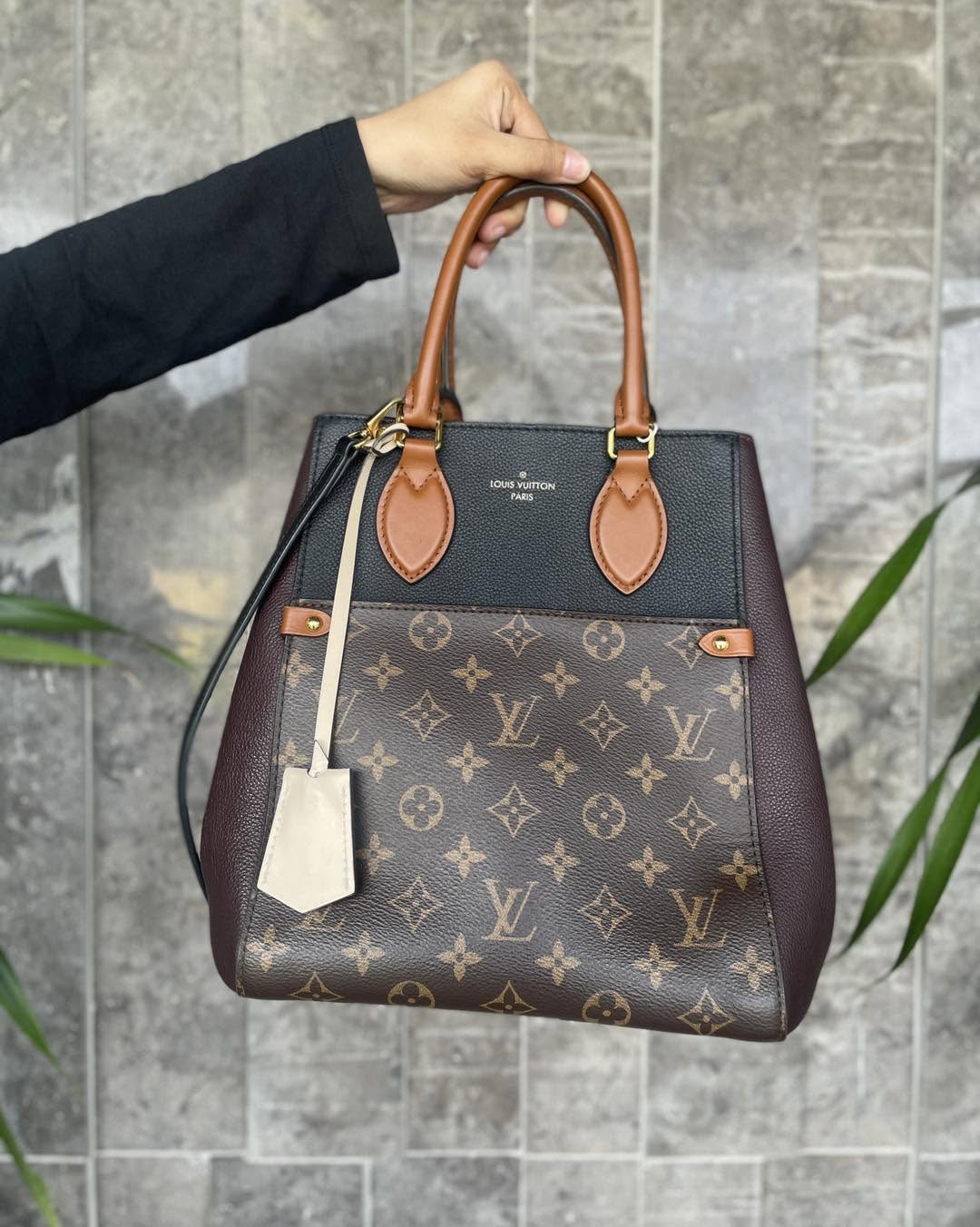 LV Monogram Sac Fold Tote