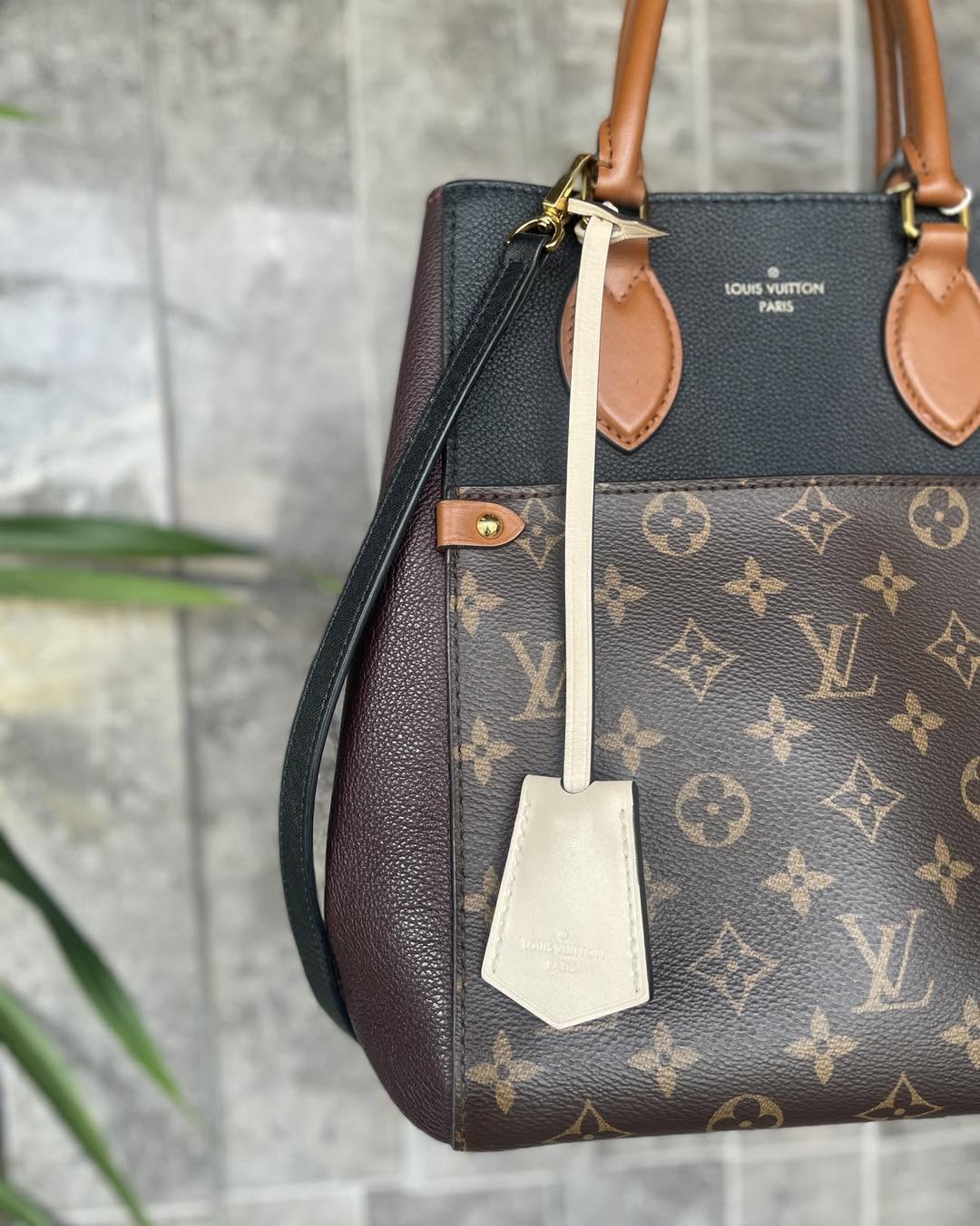 LV Monogram Sac Fold Tote