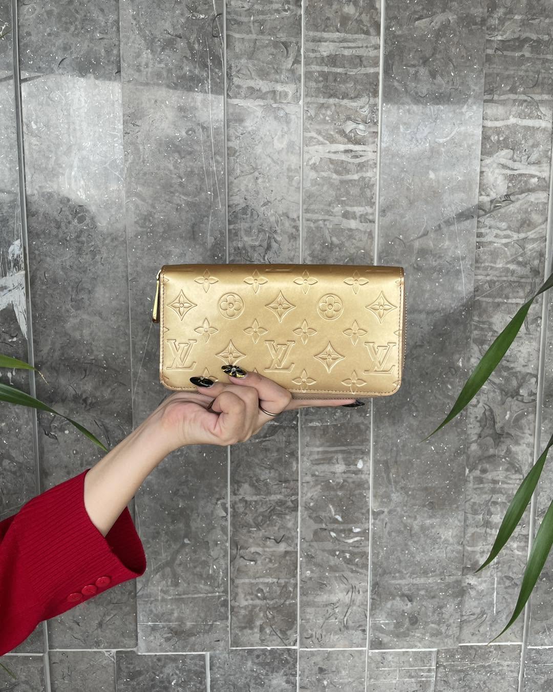 Louis Vuitton Monogram Vernis Zippy Beige Poudre