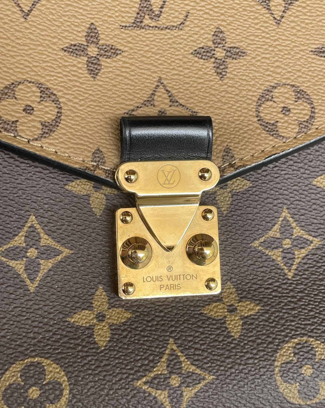 Louis Vuitton Pochette Métis in Monogram Reverse Canvas