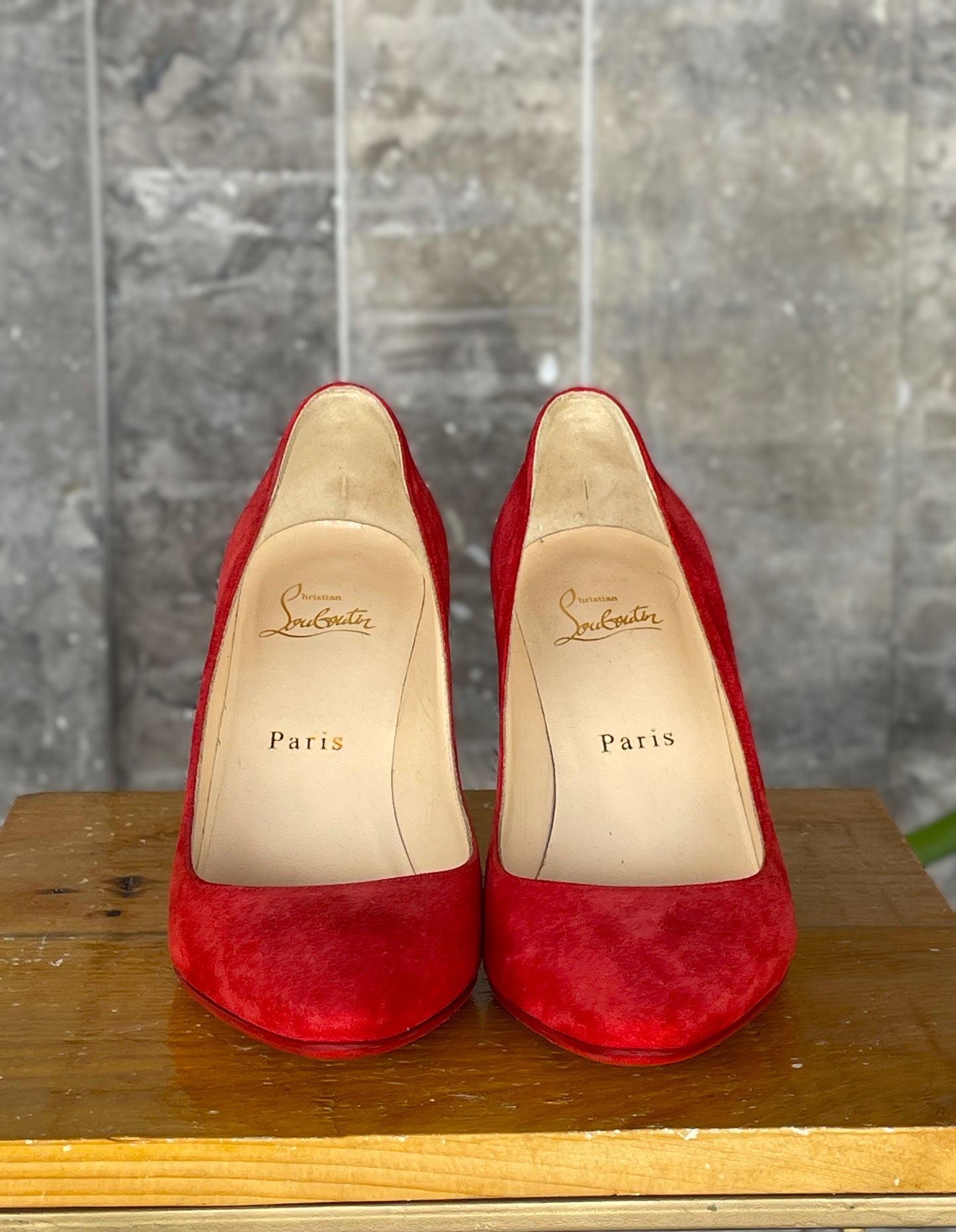 Christian Louboutin Suede Pumps EU36