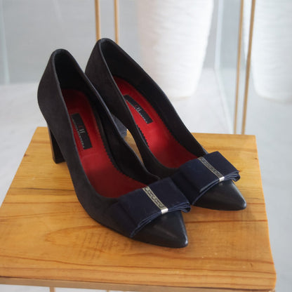Carolina Herrera Leather and Suede Bow size 39 - Élysée
