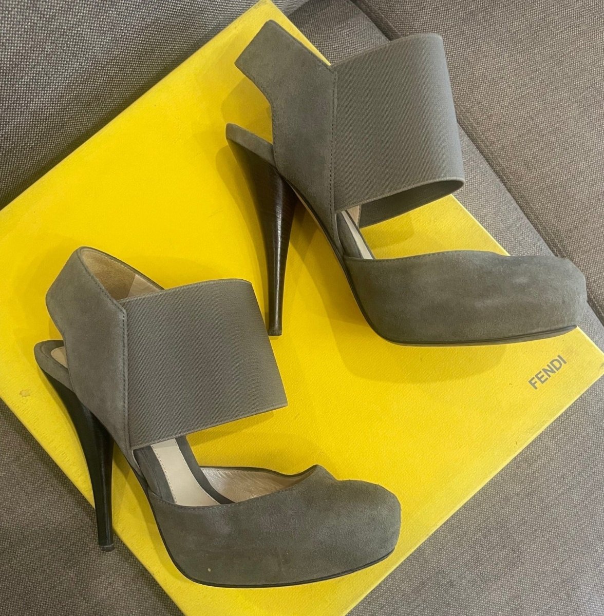 Fendi Feline Suede Pumps US 37 - Élysée