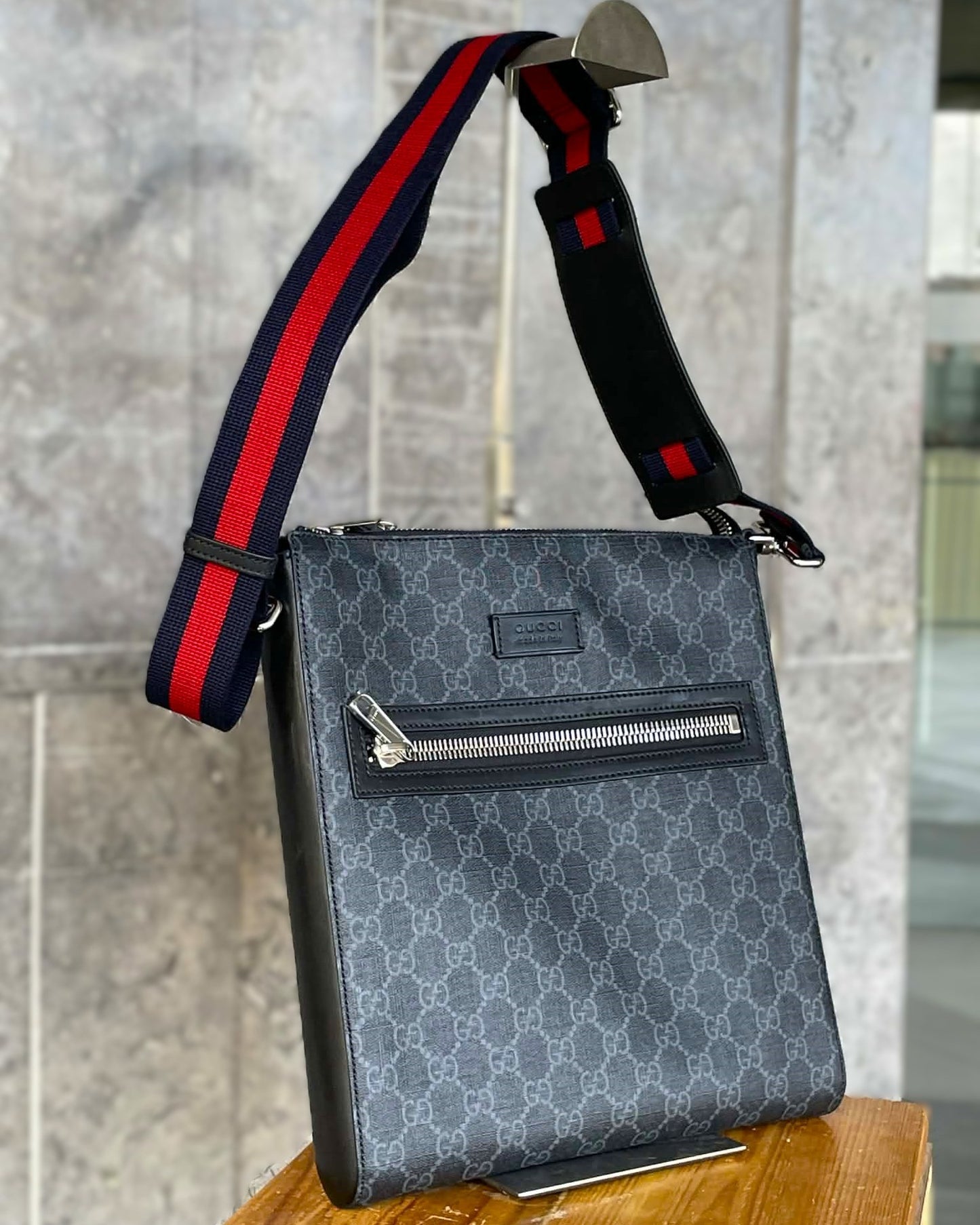 Gucci GG Supreme Messenger Bag Black