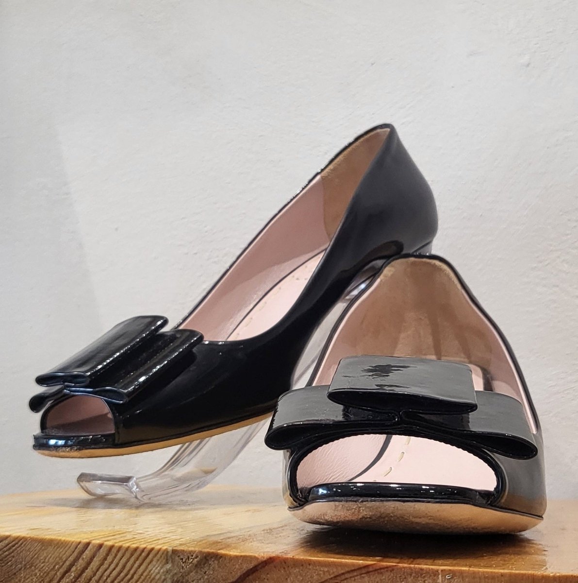 Miu Miu Black Patent Leather Bow Open Toe Heels - Élysée