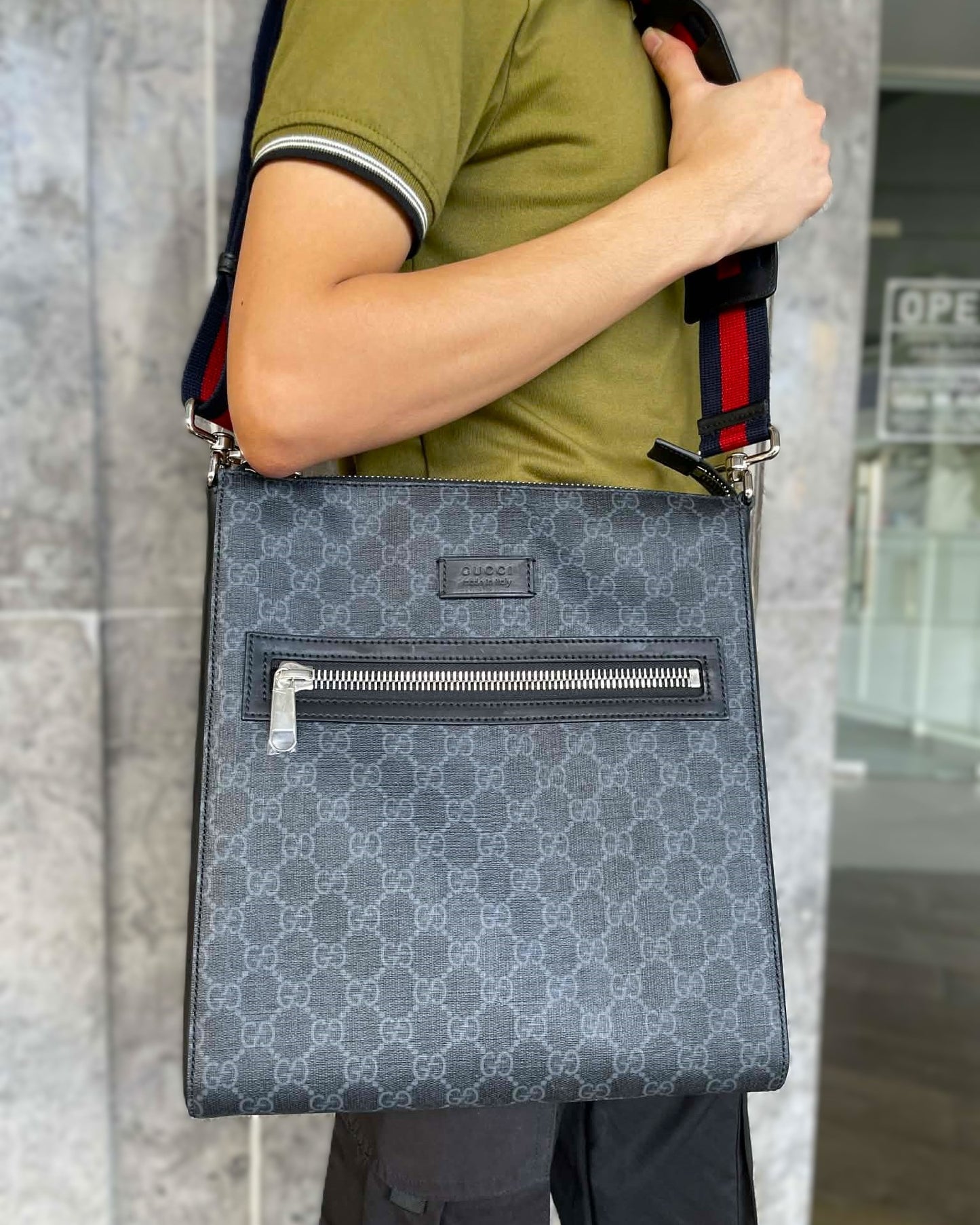 Gucci GG Supreme Messenger Bag Black