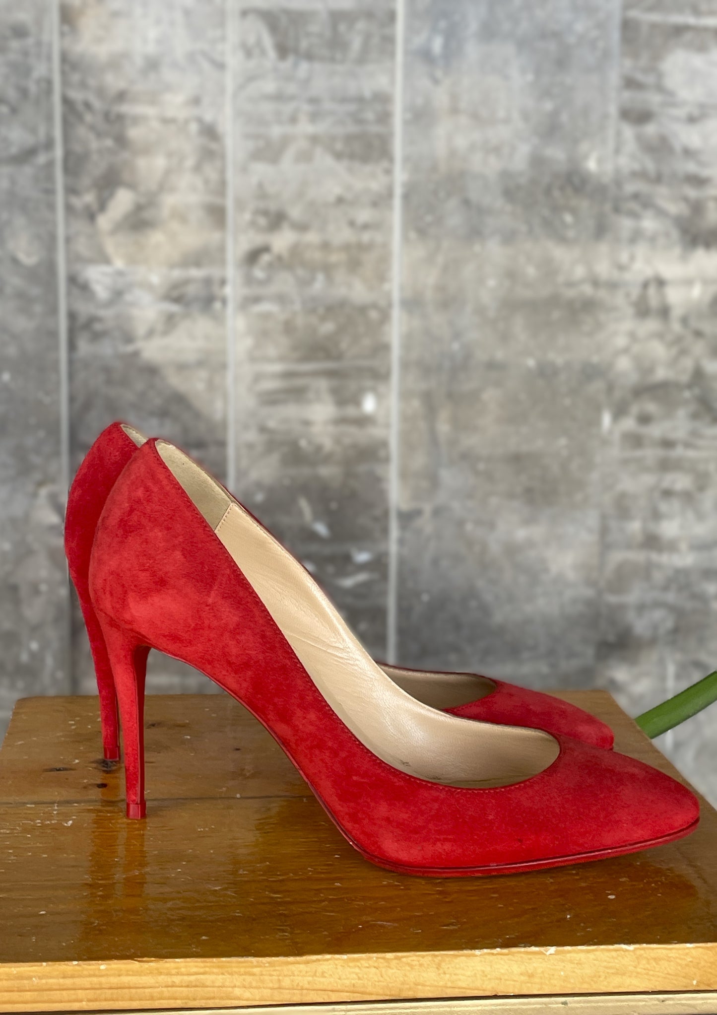 Christian Louboutin Suede Pumps EU36