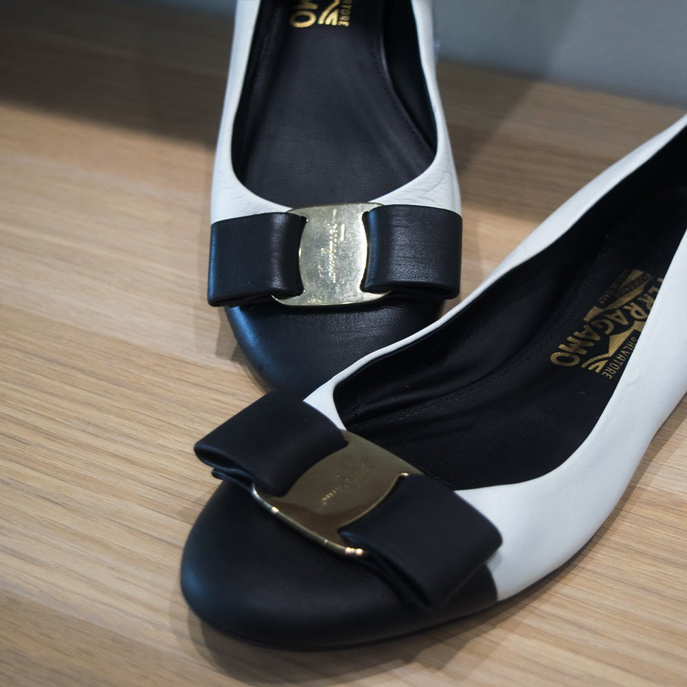 Salvatore Ferragamo Black & White Vara Bow size 39 - Élysée