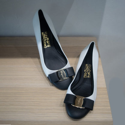 Salvatore Ferragamo Black & White Vara Bow size 39 - Élysée