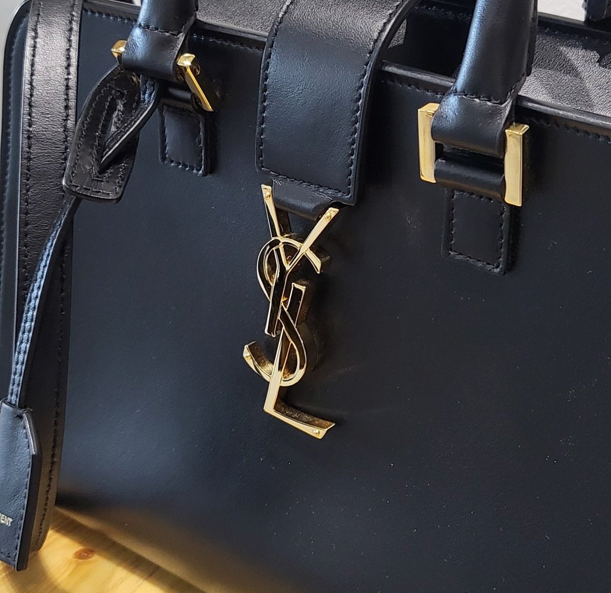 Yves Saint Laurent Cabas - Élysée