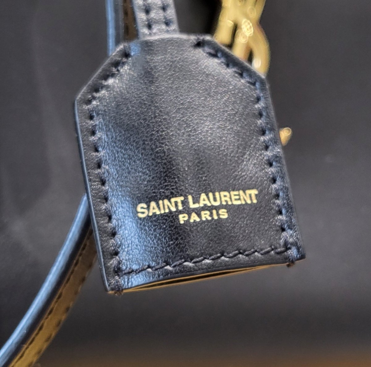 Yves Saint Laurent Cabas - Élysée